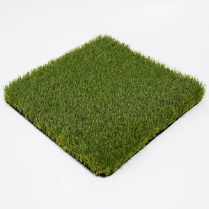 Эластичный синтетический газон, устойчивый к УФ-излучению, обеспечивающий круглогодичную зелень и комфорт